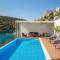 Beachfront Villa Extravaganza with Infinity Pool