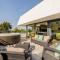 LAKE MOMENTS - Emerald Penthouse