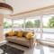 LAKE MOMENTS - Emerald Penthouse