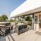 LAKE MOMENTS - Emerald Penthouse