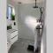 Beautifully renovated quiet unit in Cronulla
