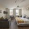 Apartment 6, Isabella House, Aparthotel, By RentMyHouse - Hereford