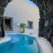 Luna Santorini Suites