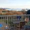 RETRO LUX GETAWAY BY THE SEA W/POOL, GYM & VIEWS