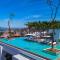 PIER 57 - 410 Amazing 2 BR Condo Romantic Zone