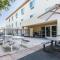 Comfort Suites Bakersfield - Bakersfield