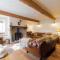 5 Star Cottage on the Green with Log Burner - Dog Friendly - Austwick