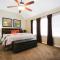 Walk to Bars and Restaurants, 2 mi from Stadiums and Theaters, Great for Groups - Houston