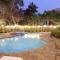 Zula Life Beach House, Sleeps 16, Private Heated Pool and Spa, 4min Walk To The Beach, Pets Welcome, Fenced Yard - ديستين