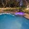 Zula Life Beach House, Sleeps 16, Private Heated Pool and Spa, 4min Walk To The Beach, Pets Welcome, Fenced Yard - ديستين