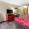 Econo Lodge Inn and Suites