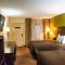 Rodeway Inn & Suites