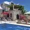 Holiday house Villa Glicinia with hydro-massage pool - Donji Humac