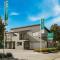 Quality Suites Amore