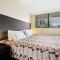 Quality Suites Amore