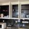 Stylish 2 Bedroom Penthouse Apt, Newly Refreshed, 50 Mbps, Pool, Gym, Resto - 库塔