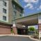 Holiday Inn Express Breezewood, an IHG Hotel