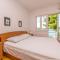 Apartment and Rooms Franka
