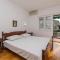 Apartment and Rooms Franka