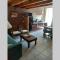 Cave atelier dans ancien domaine viticole - Moux