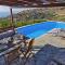 Family house with a swimming pool 5 minutes from Ioulida