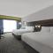 Holiday Inn Express & Suites - Milwaukee - Brookfield, an IHG Hotel - 布鲁克菲尔德