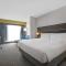 Holiday Inn Express & Suites - Milwaukee - Brookfield by IHG