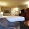 Riverland Inn & Suites