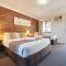 Ruthven Street Motor Inn