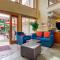 Econo Lodge Inn & Suites