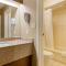 Econo Lodge Inn & Suites