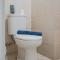 Furnished and Simple Living Studio Serpong Greenview Apartment By Travelio - 切特-希利尔