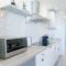 Studio Suite near Lake with Jacuzzi