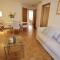 Comfortable, very well located between train station and lake!