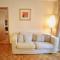 Comfortable, very well located between train station and lake!