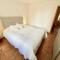 Comfortable, very well located between train station and lake!
