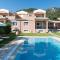 Villa Renata -Pool, Large Garden & Free Parking, 2 Minutes Walk from The Beach