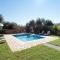 Villa Renata -Pool, Large Garden & Free Parking, 2 Minutes Walk from The Beach