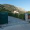 Villa Renata -Pool, Large Garden & Free Parking, 2 Minutes Walk from The Beach