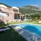 Villa Renata -Pool, Large Garden & Free Parking, 2 Minutes Walk from The Beach