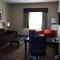 Roosevelt Inn & Suites - Watford City