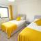 Home from home - 4 Double Bed House with Parking