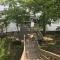 Large Lake Tudor Home, Dock, 3 acres, walk to Bagnell Dam , 1 MM - بحيرة أوزارك
