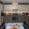 Modern 2 Bed House with Parking and Garden