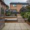 Modern 2 Bed House with Parking and Garden