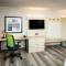 Holiday Inn Express & Suites - Bend South by IHG - بيند