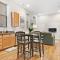 2BR Minimalist Apt in Logan Sq near Train & Stores - Milwaukee 2