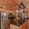 Highland Dream, Hot Tub, FREE tickets each paid day, Near Dollywood, WIFI!!!