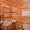 Highland Dream, Hot Tub, FREE tickets each paid day, Near Dollywood, WIFI!!!
