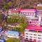 Calux Hill Queen at Mall Road with Parking - Formerly Amara